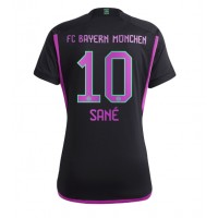 Camiseta Bayern Munich Leroy Sane #10 Visitante Equipación para mujer 2023-24 manga corta